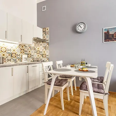 Freta 25 Elegant By Renters